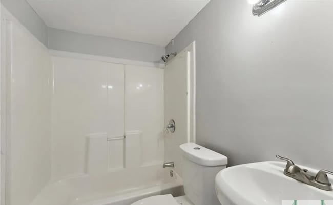 Building Photo - Charming 4BR Downtown Savannah Home with M...