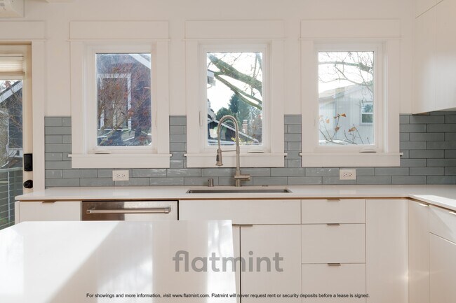 Primary Photo - 2315 N 56th St