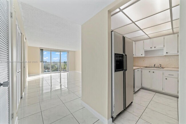 Building Photo - 16710 NE 9th Ave