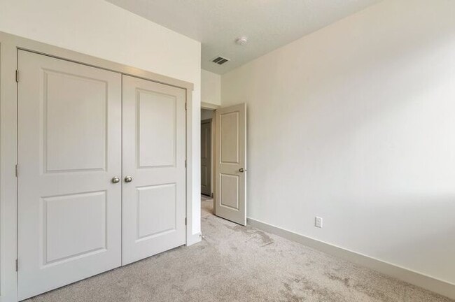 Building Photo - Modern End Unit townhouse w attached 2 car...