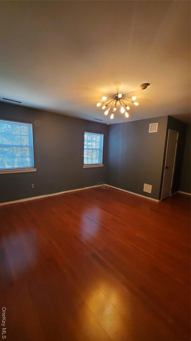 Building Photo - 1404 Sara Cir