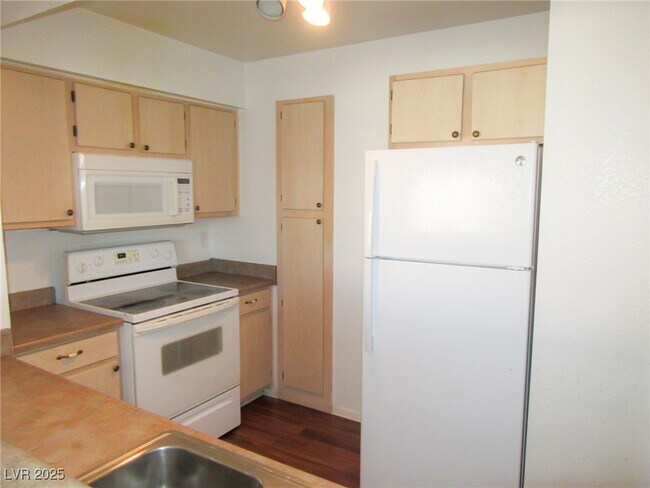 Building Photo - 8101 W Flamingo Rd