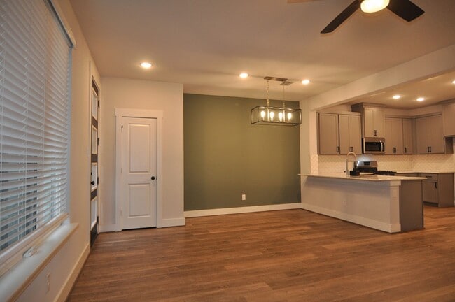 Building Photo - 829 Crystal Oak Ln