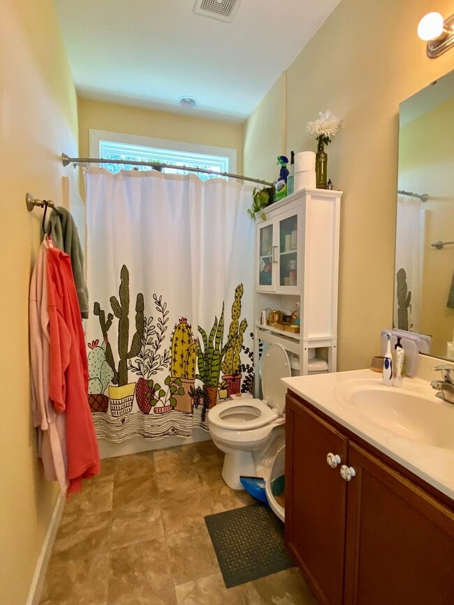 Building Photo - 3925 Lexington Dr