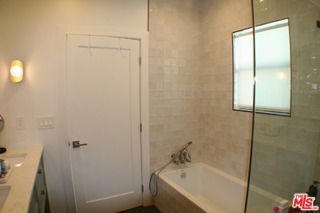 Building Photo - 8587 Rugby Dr