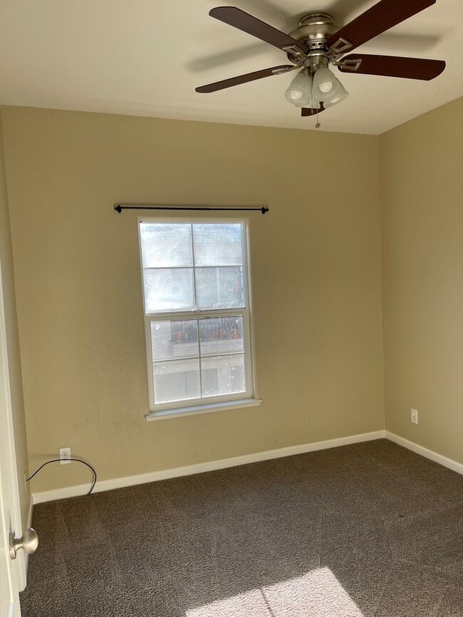 Building Photo - Luxury Natomas Condo