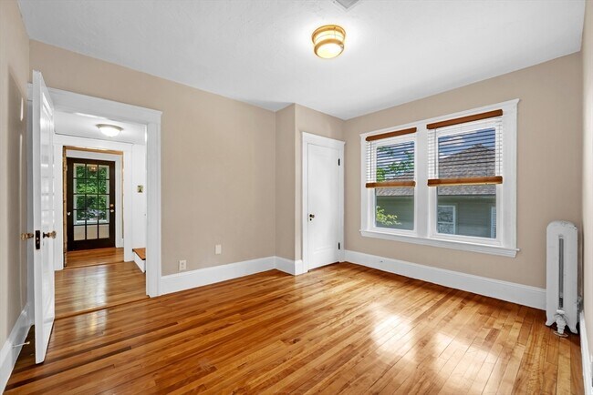 Building Photo - 8 Brantwood Rd