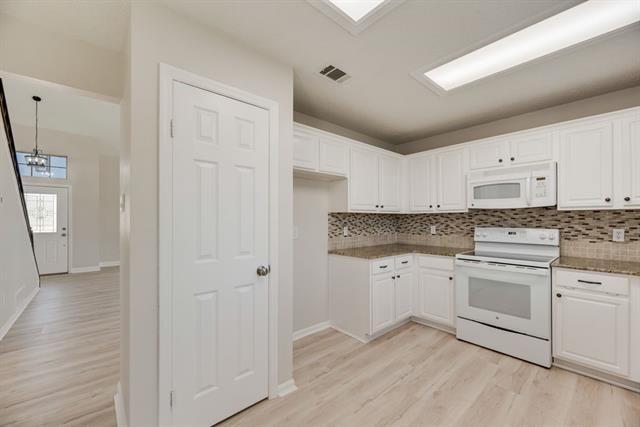 Building Photo - 3325 Fox Hollow Ct
