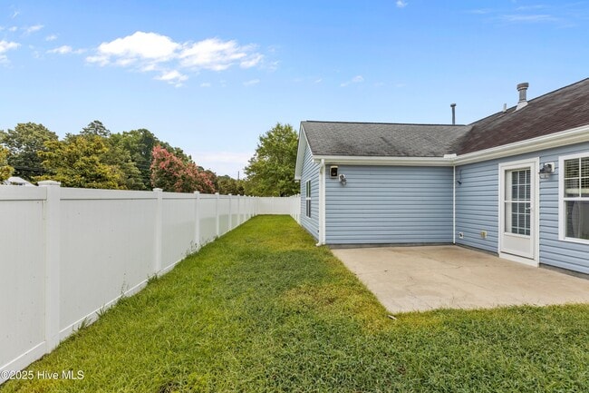 Building Photo - 2901 Beunavista Ct