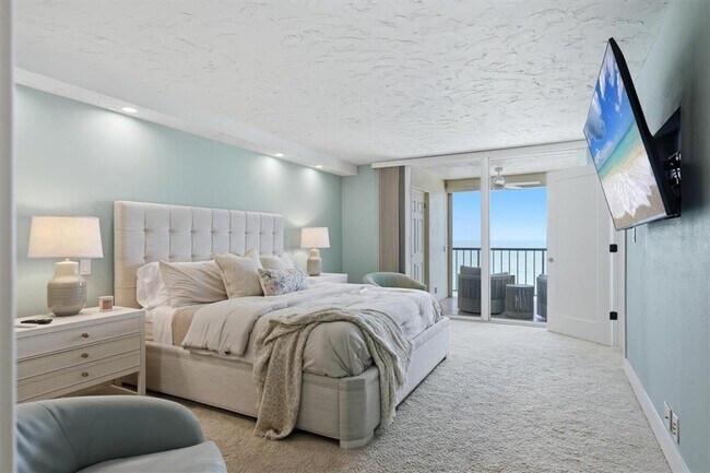 Building Photo - 4401 Gulf of Mexico Dr