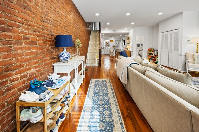 Building Photo - 2207 Lombard St