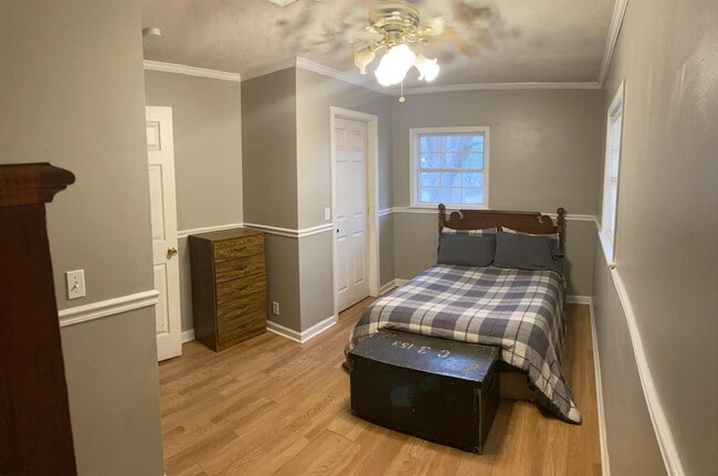 Building Photo - 402 Scott St