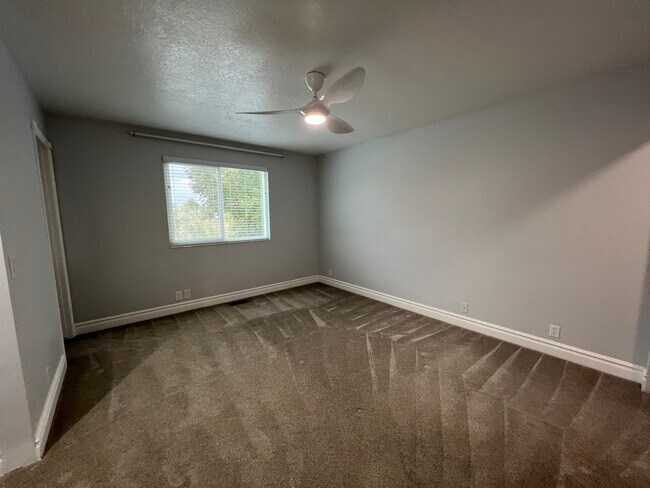 Master Bedroom - 5577 S Walden Glen Dr