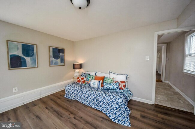 Building Photo - 104 S Loudoun St