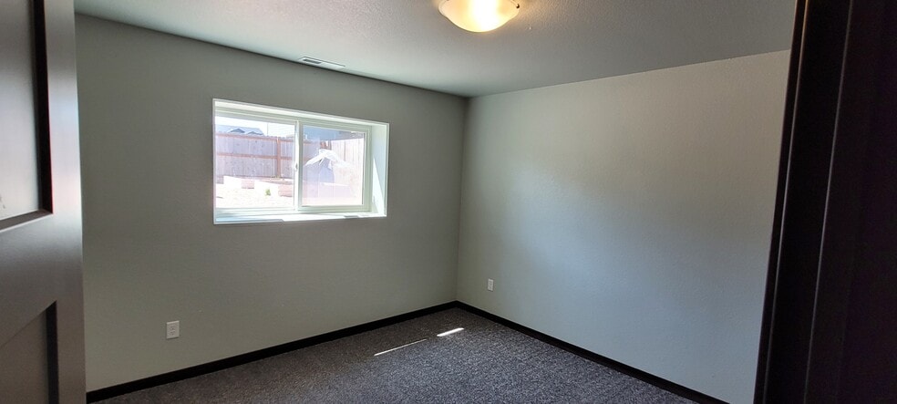 Building Photo - 541 Bull Run Dr