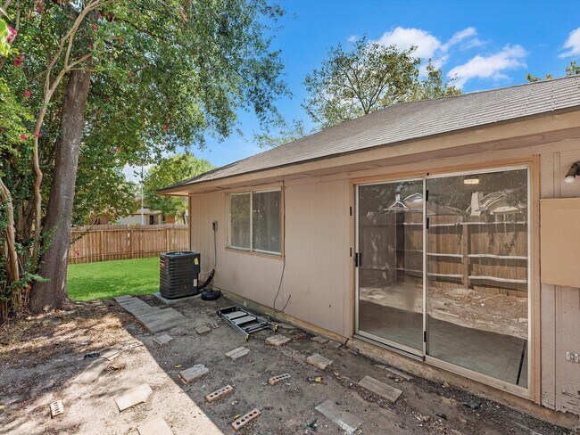 Building Photo - 23526 Tree House Ln