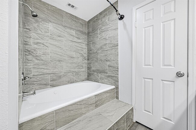 Building Photo - 16800 Sugar Pine Dr