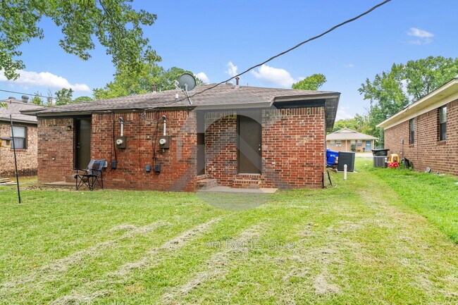 Building Photo - 438 Helen St