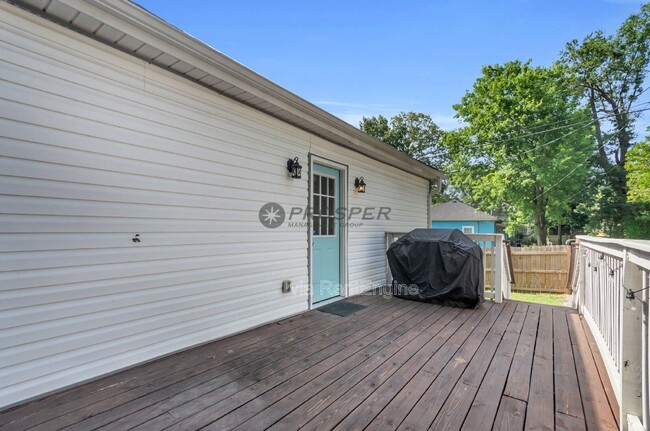 Building Photo - 44 4th Ave