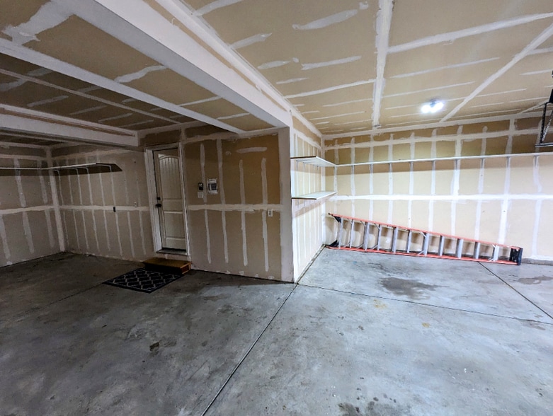 Building Photo - 246 Primrose Dr