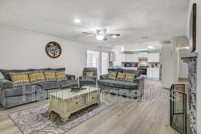 Building Photo - 185 Weiss Bluff Rd