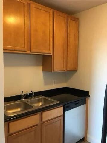 Building Photo - 15 E Kirby St