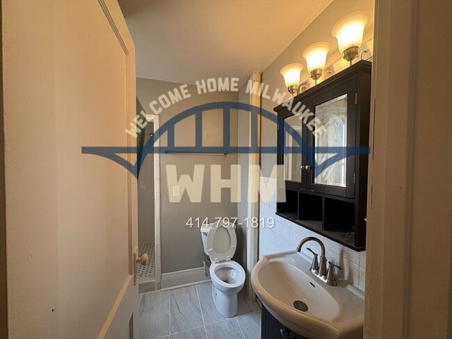 Building Photo - 3650A E Barnard Ave