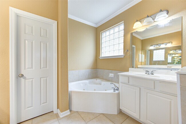 Building Photo - 5802 Horseshoe Falls
