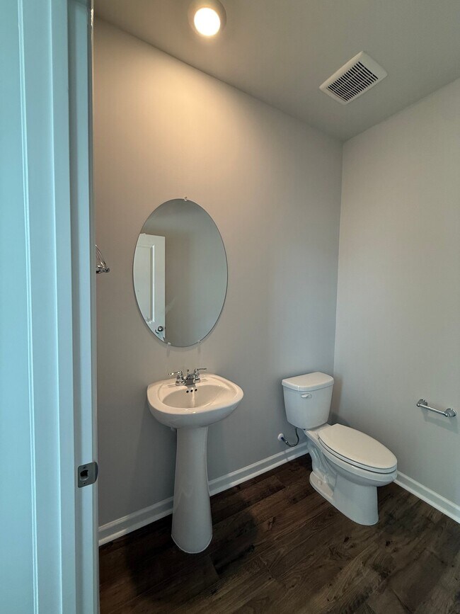 Building Photo - 4919 Sandringham Ln