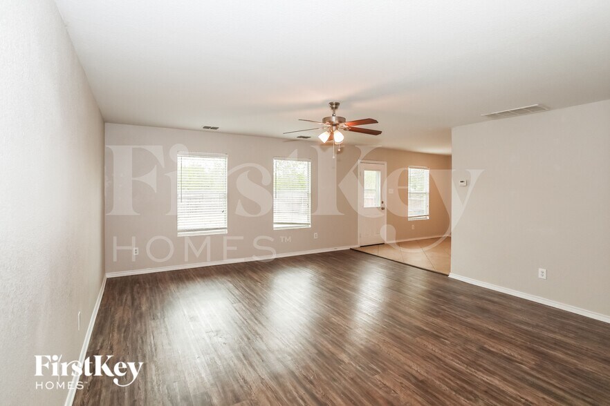 Building Photo - 4545 Waterford Dr