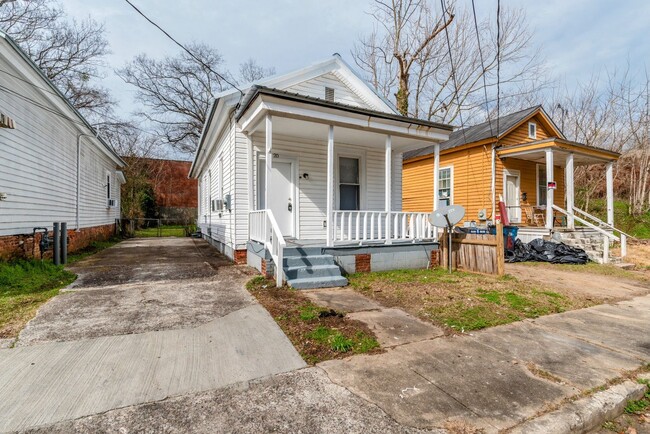 Primary Photo - Section 8 Ok! Fully Renovated 1 Bed/1 Bath...