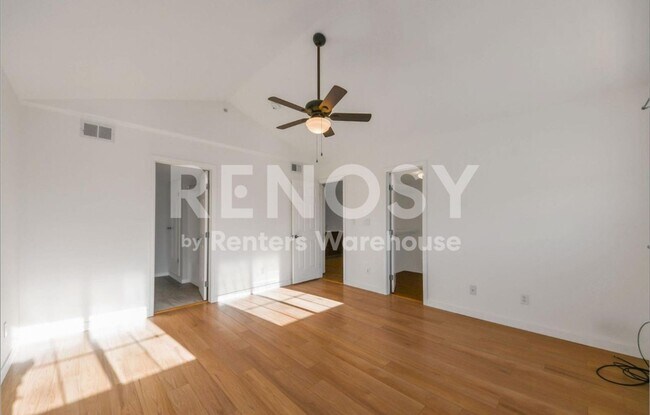 Building Photo - Modern Comfort and a Garage in Prime Aurora Location
