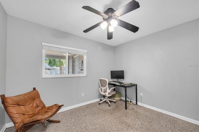 Building Photo - 3623 W Gray St