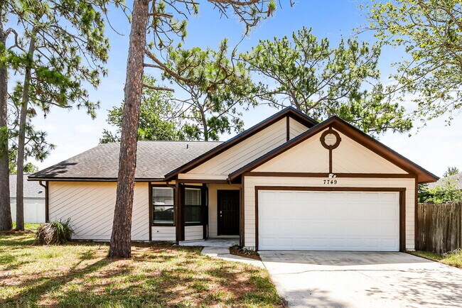 Building Photo - 7749 Pikes Peak Dr