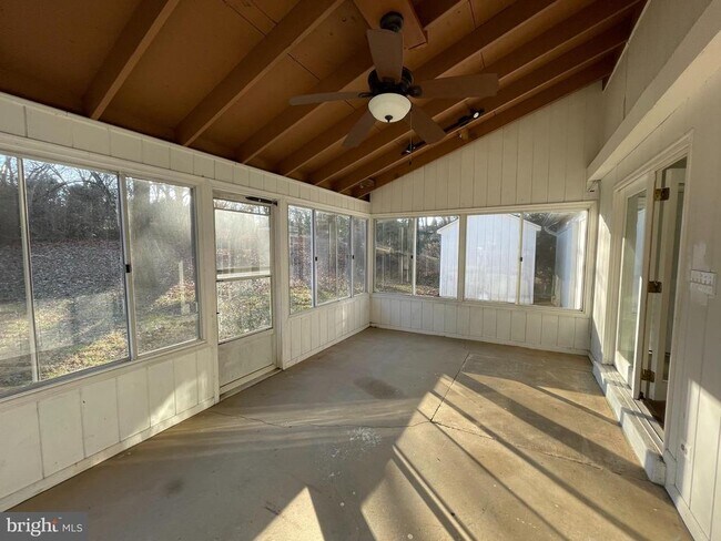 Building Photo - 7004 Wick Ln