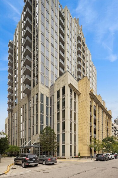 Building Photo - 720 N Larrabee St