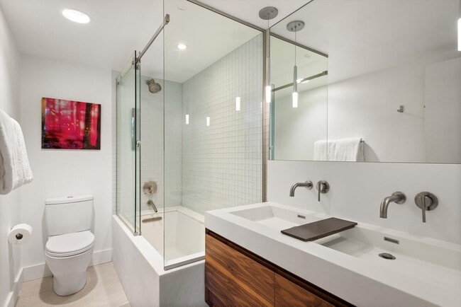 Building Photo - 600 E Main St