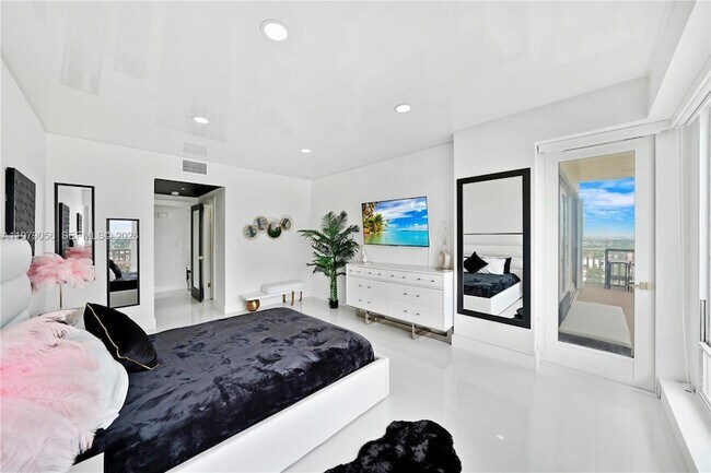 Building Photo - 4020 Galt Ocean Dr