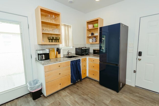 Building Photo - 3817 Leland Ave