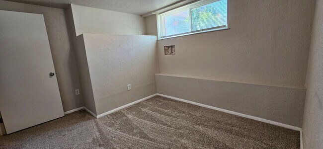 Building Photo - AVAILABLE NOW! Arvada 3 Bed 2 Bath Duplex New Paint New Flooring!