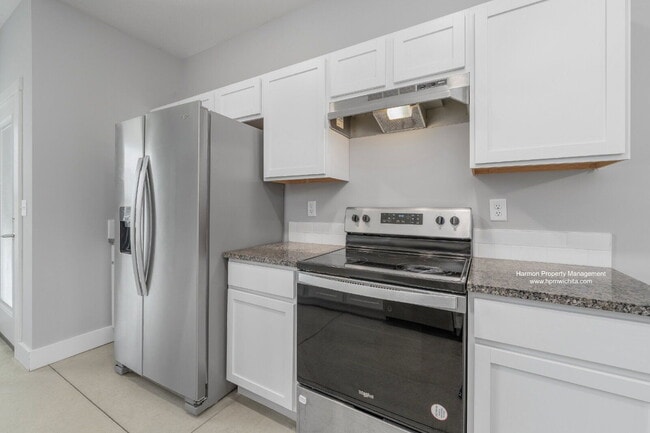 Building Photo - 2114 S Thatcher Ct