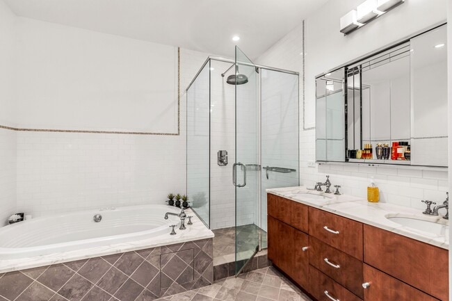 Building Photo - 22 Mercer St