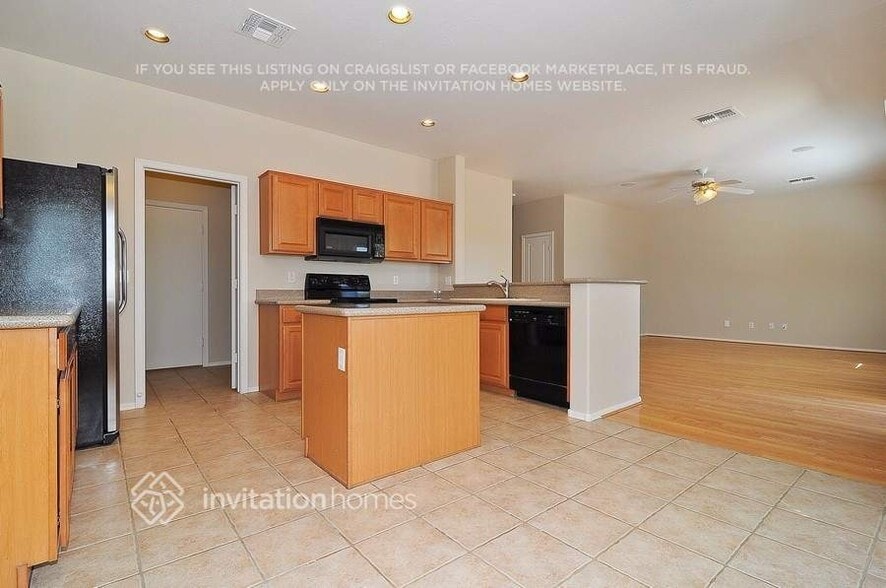 Building Photo - 3645 W Jacksonville Dr