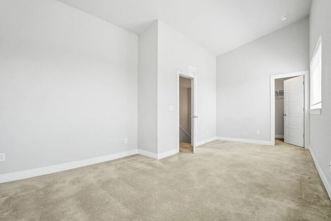 Building Photo - 5829 N Beeler St