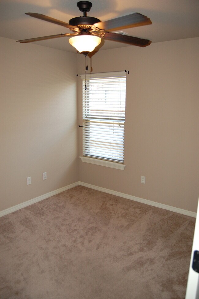 Building Photo - Adorable 3 Bedroom w/ Excellent Location!
