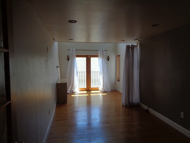 Building Photo - 2727 Hudson St