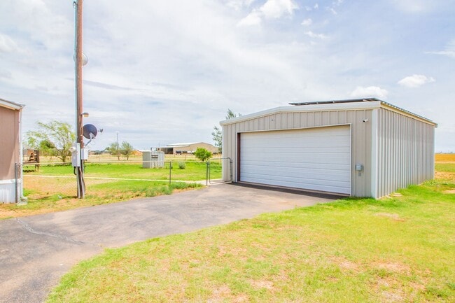 Building Photo - 2311 F M 1294