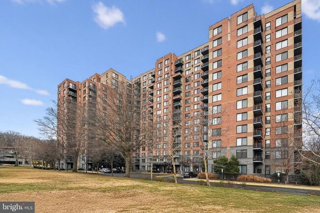 Building Photo - 2451 Midtown Ave