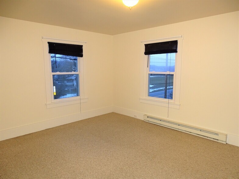 Building Photo - 6 N Peartown Rd
