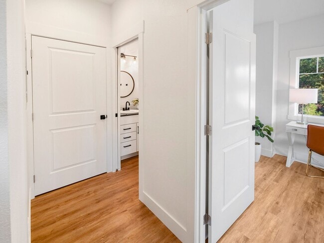 Building Photo - b2082